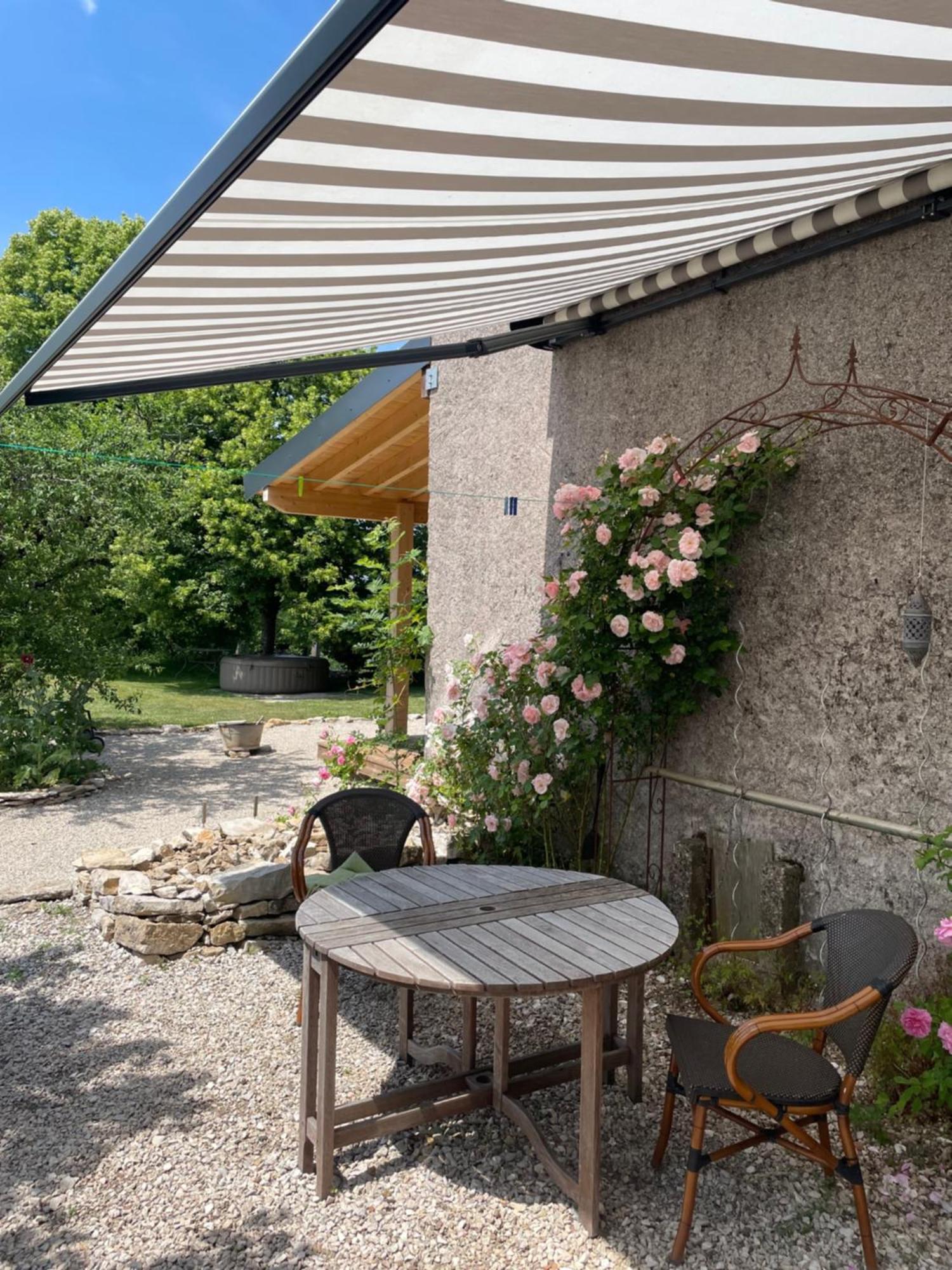 La Maison Du Voyageur 1546 Passavant Exterior foto